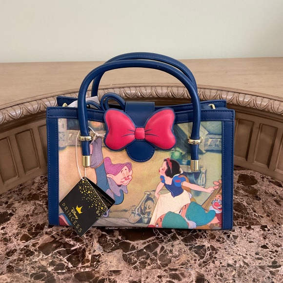 Loungefly Handbags - 👛Disney Loungefly Snow White and the Seven Dwarfs Crossbody Bag
